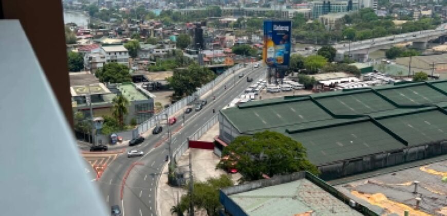 Brixton, Kapitolyo, Pasig City Condo for Sale